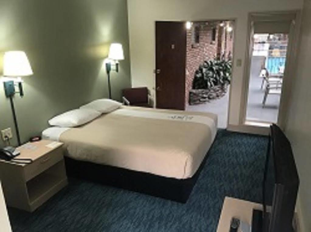 סאראטוגה ספרינגס Bluebird Spa City Motor Lodge מראה חיצוני תמונה