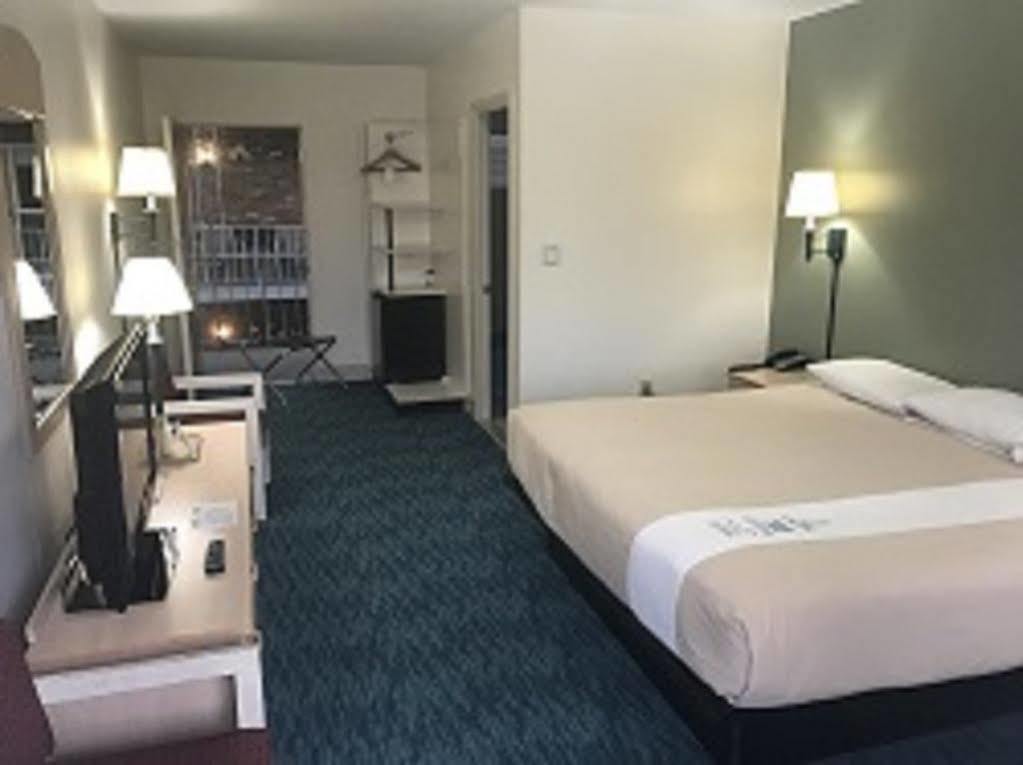 סאראטוגה ספרינגס Bluebird Spa City Motor Lodge מראה חיצוני תמונה