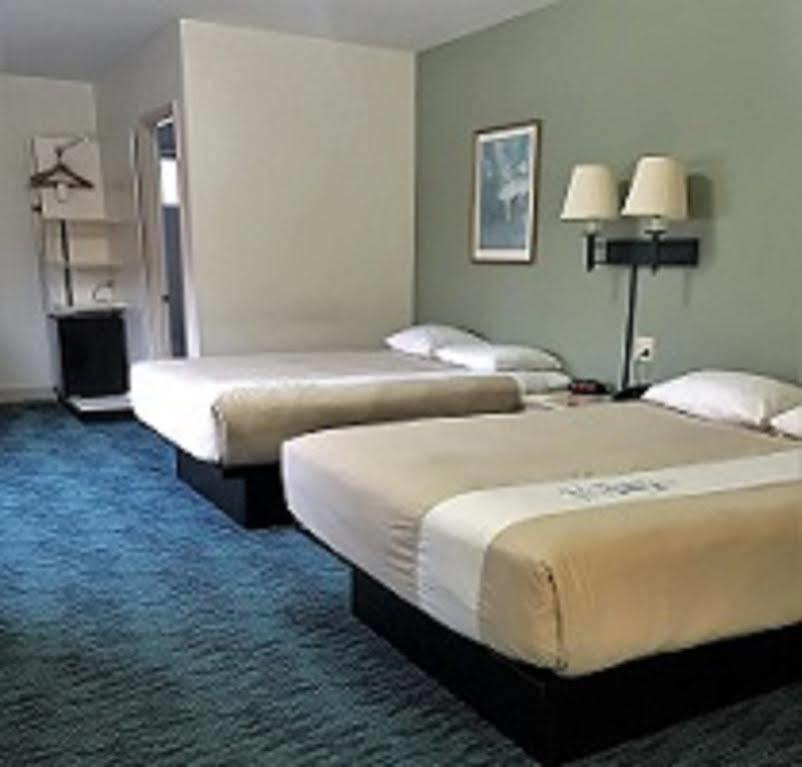 סאראטוגה ספרינגס Bluebird Spa City Motor Lodge מראה חיצוני תמונה